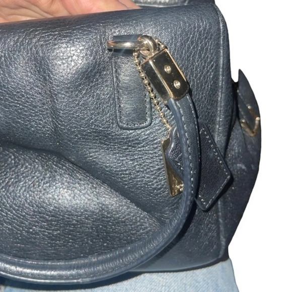 COACH PURSE. Super cute - Picture 4 of 15